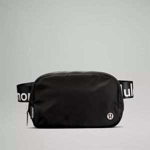 NWT lululemon everywhere belt bag with logo on strap